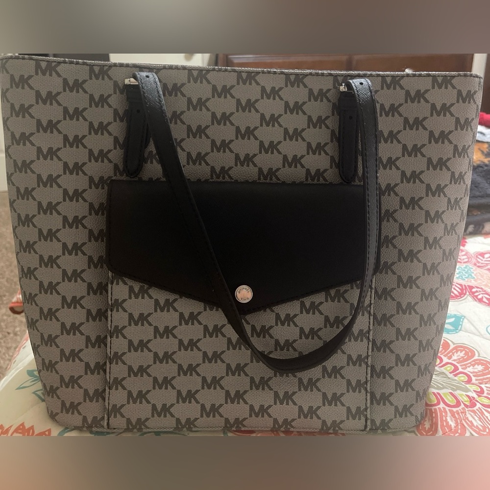Michael Kors Jet Set black tote purse
